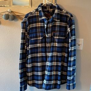 Men’s flannel 100% cotton with pockets.